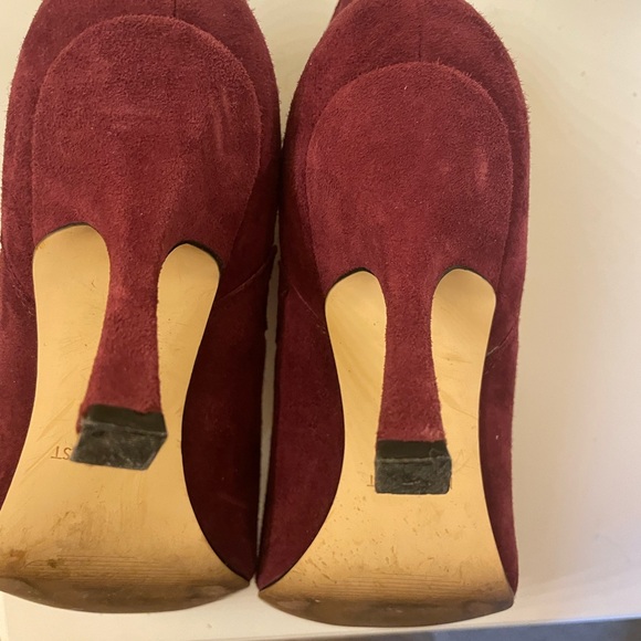 NINE WEST Women's Sofia Ankle Bootie. Burgandy. Size 7. Heel height appx 3.5inch - Picture 11 of 16